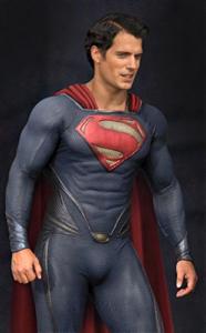 Henry Cavill im neuen Superman-Anzug